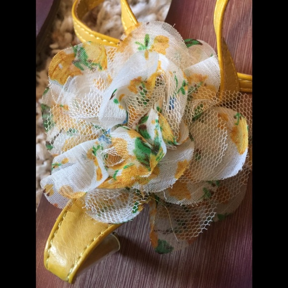 Blue Suede Shoes yellow sandals - Picture 3 of 5